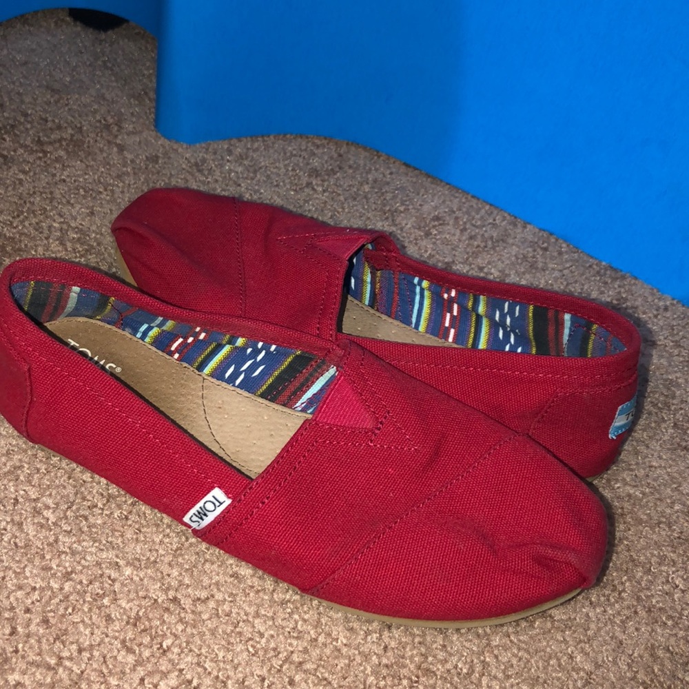 Toms like new